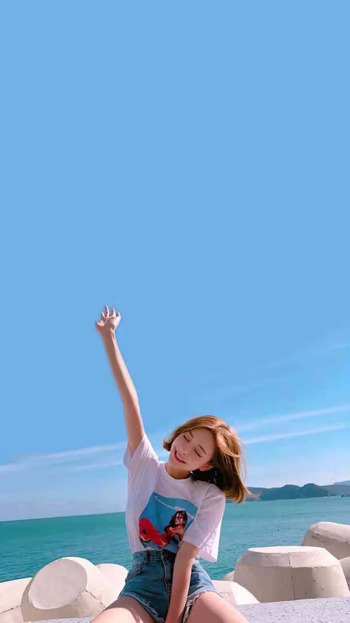 体育界重拳出击,足球比赛不断升温,足球比赛即将拉开帷幕,队员们彼此发出